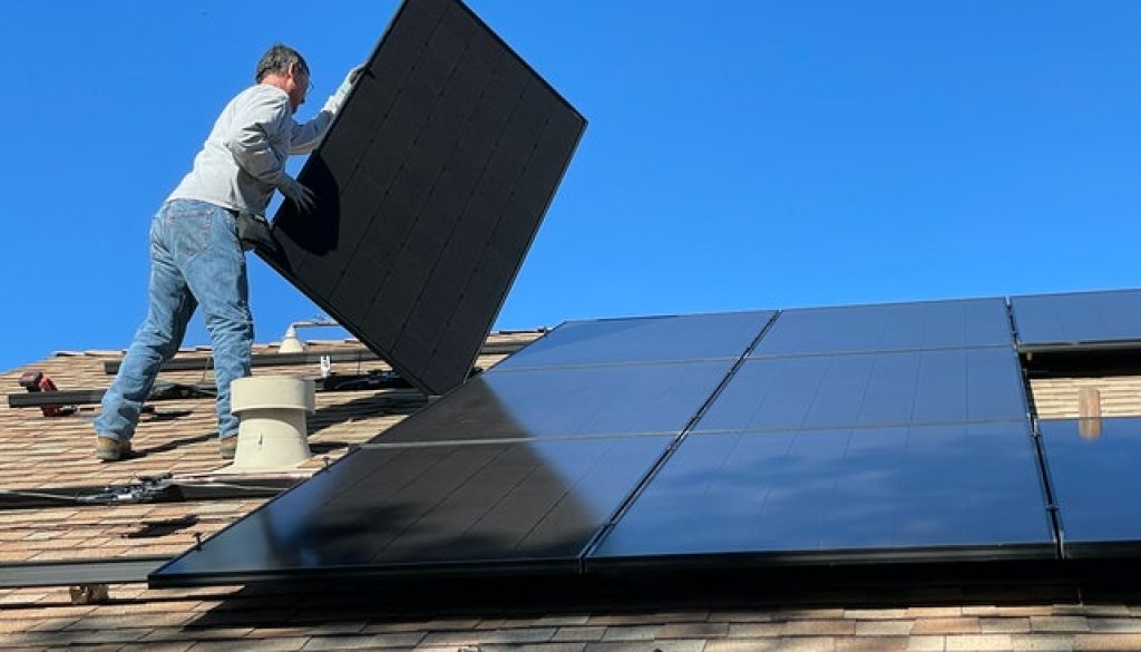 cleaning-solar-panel